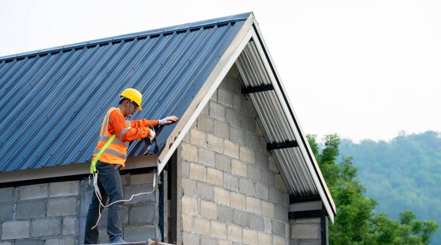 Professional residential roofers in Milan, IL
